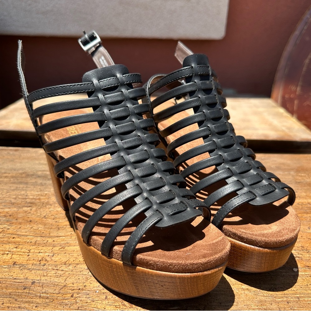 Black Strappy Sandals with Wooden Sole - Picture 2 of 4